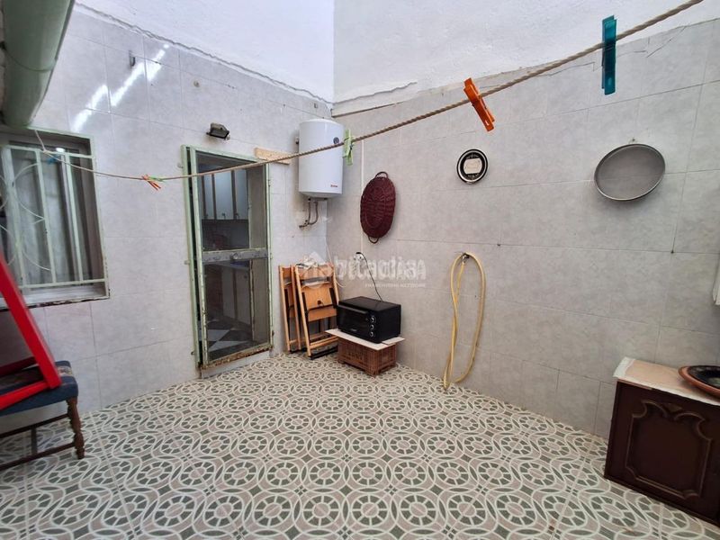Foto 389b9328-f40d-495f-a277-25d479e12262. Casa aparellada a Carolina (La)