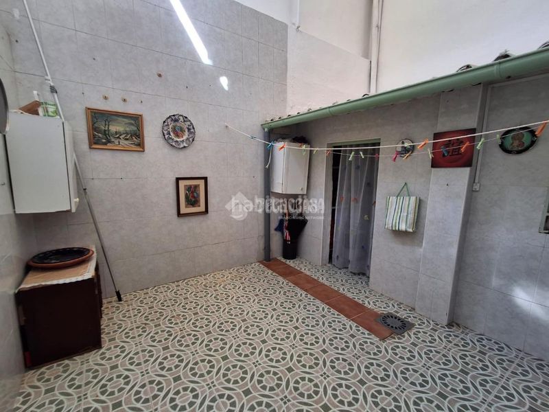 Foto 551cb464-8ef2-4438-a878-59cf0cb963d5. Casa aparellada a Carolina (La)