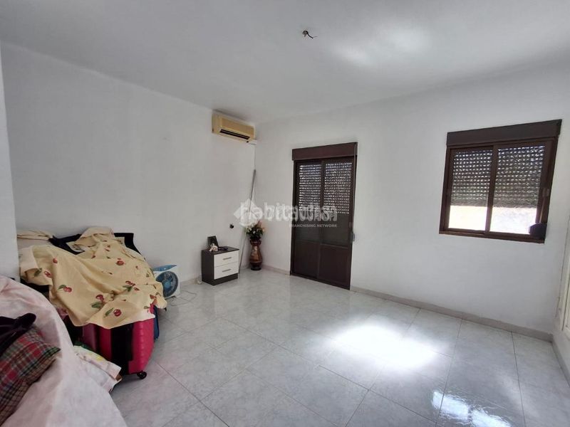 Foto 5863e04c-3dd5-4f20-8350-50cee6644b88. Casa aparellada a Carolina (La)