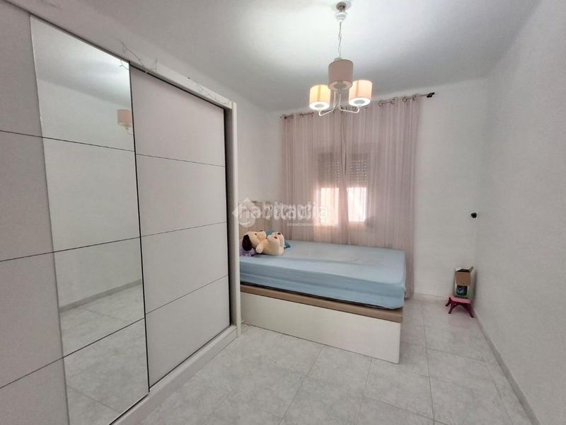 Foto 7f43573c-790b-49ed-83a9-7a95f3ff0439. Casa aparellada a Carolina (La)