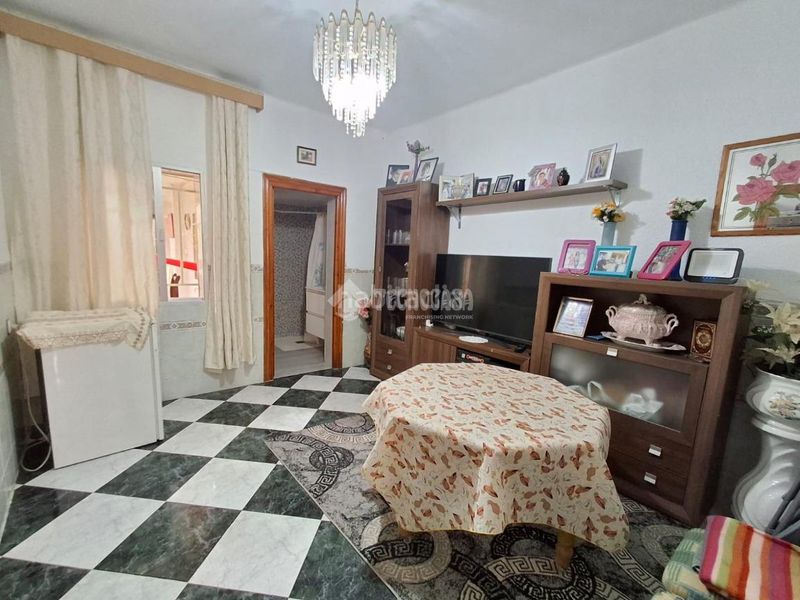 Foto e5d0e0a7-bd9c-4c44-b83b-30ac275c5e08. Casa aparellada a Carolina (La)