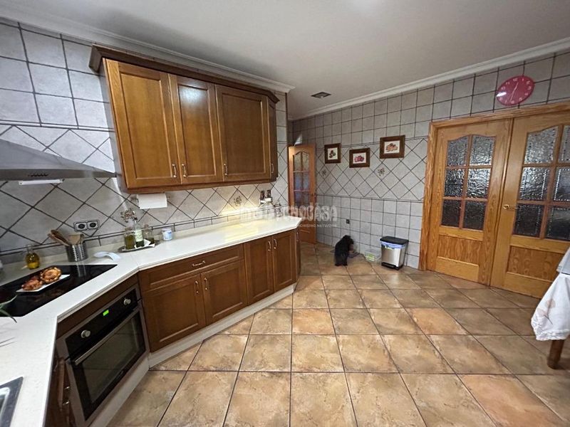 Foto f3ba2339-1d32-4d50-ae7d-e6be177db901. Casa amb calefacció aparcament a Carolina (La)