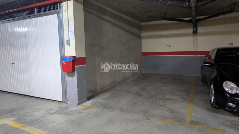 Foto ce1a8a47-5f92-4dab-8776-117f69f129e1. Aparcament cotxe a Carolina (La)