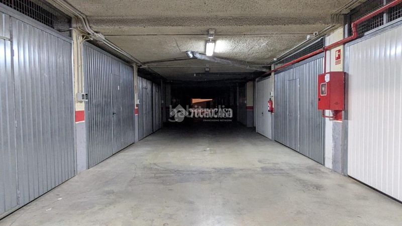 Foto e5cbaba2-89f1-44d8-917d-635b27573db3. Aparcament cotxe a Carolina (La)