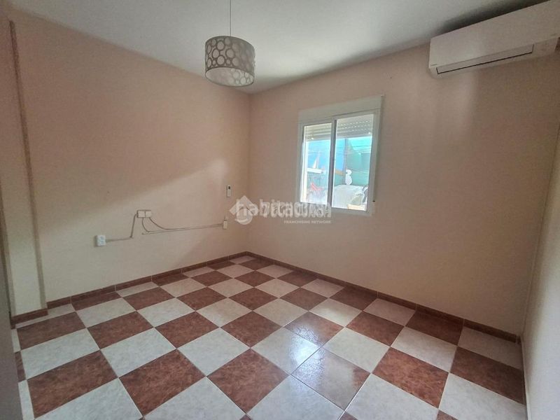 Foto a4063255-ae9d-46b4-b645-d61c396e2a11. Casa aparellada a Vilches