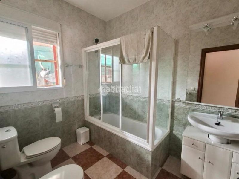 Foto a9c2c3ca-5cb9-420c-9fc1-04c324961b80. Casa aparellada a Vilches
