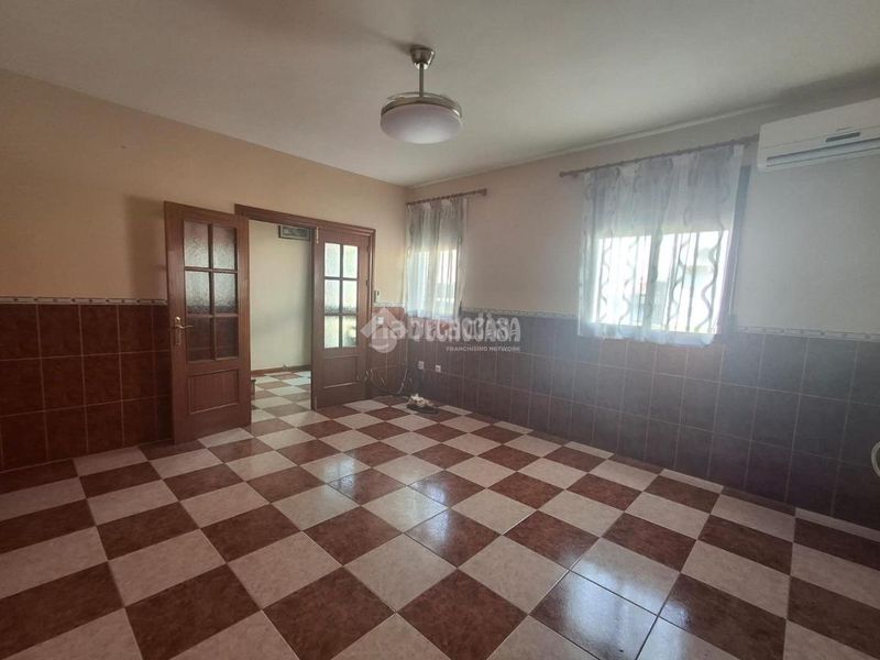 Foto caf751e3-b475-4013-8023-eb6a05e1f7fb. Casa aparellada a Vilches