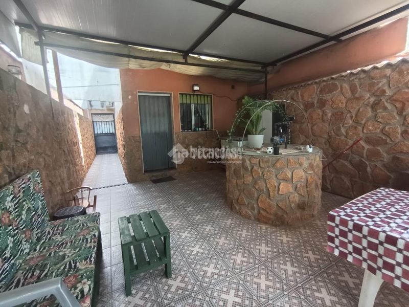 Foto 3a526527-8f29-4232-94a5-657d296177f1. Casa aparellada amb calefacció a Carolina (La)