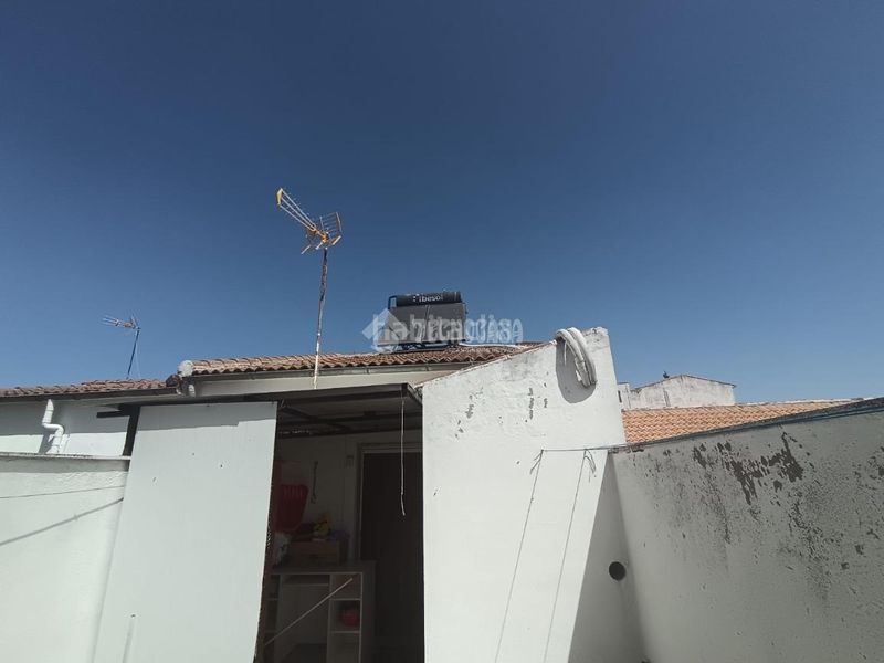 Foto 4ce9f22c-7a28-476b-989c-4d735d572967. Casa aparellada amb calefacció a Carolina (La)