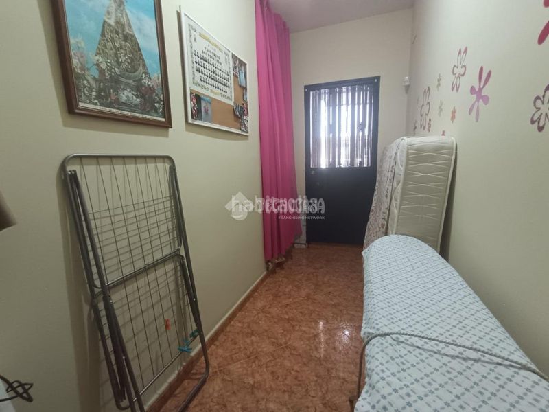 Foto a3fa4cb5-730c-4ab3-8676-ea3e2dec0e1e. Casa aparellada amb calefacció a Carolina (La)