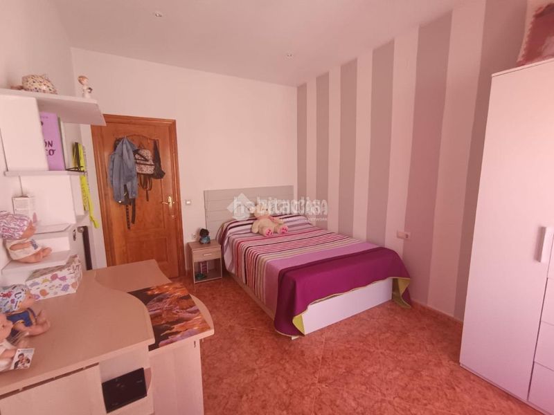 Foto a42c480b-e5ea-4545-b996-fa309cc92f27. Casa aparellada amb calefacció a Carolina (La)