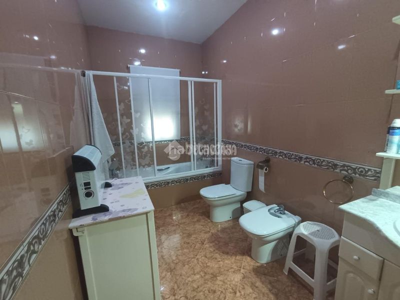 Foto bf8b2ad8-a5ae-4234-9849-71c9bf16b41c. Casa aparellada amb calefacció a Carolina (La)
