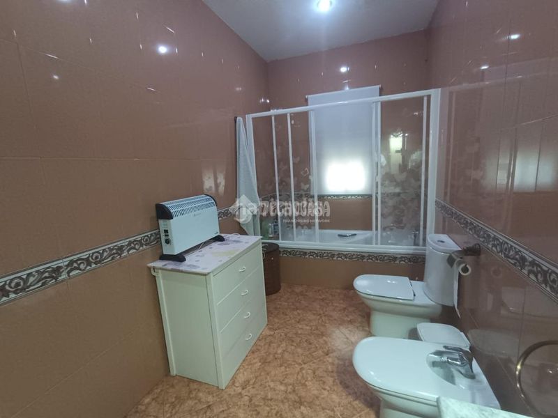 Foto ebf71404-b869-49d2-bed6-9375921250ae. Casa aparellada amb calefacció a Carolina (La)
