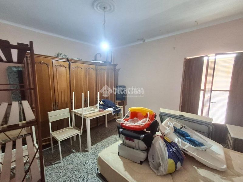Foto 8f2831a8-fa0c-4a70-9f7c-2d4213966f30. Casa aparellada a Carolina (La)
