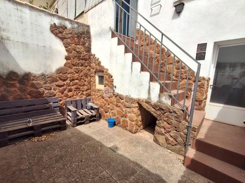 Foto 9b127995-7d28-4c7d-a172-7a9eadfd6126. Casa aparellada a Carolina (La)