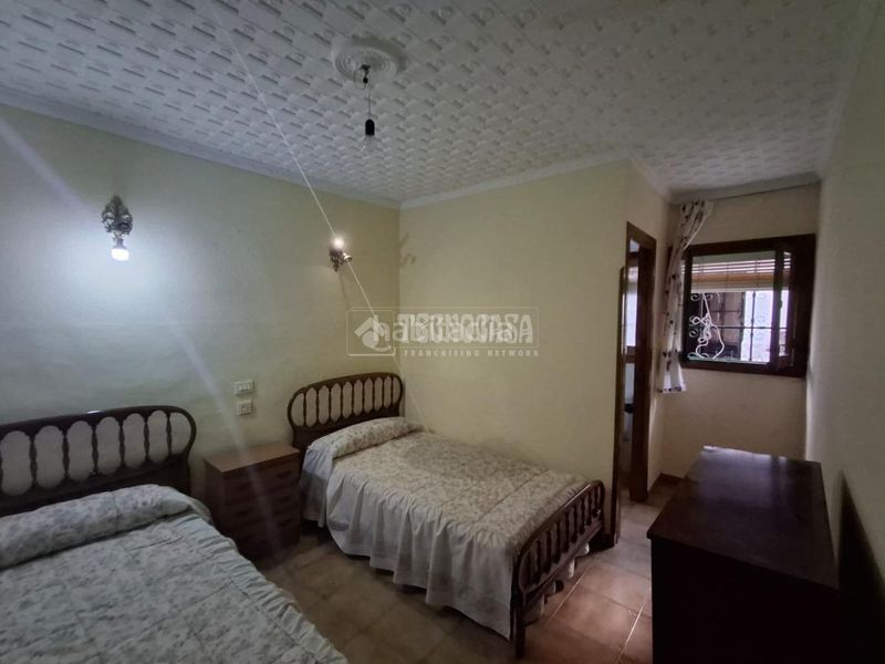 Foto a42c3bed-4eb5-4742-8653-569d119490b1. Edificio in Carolina (La)