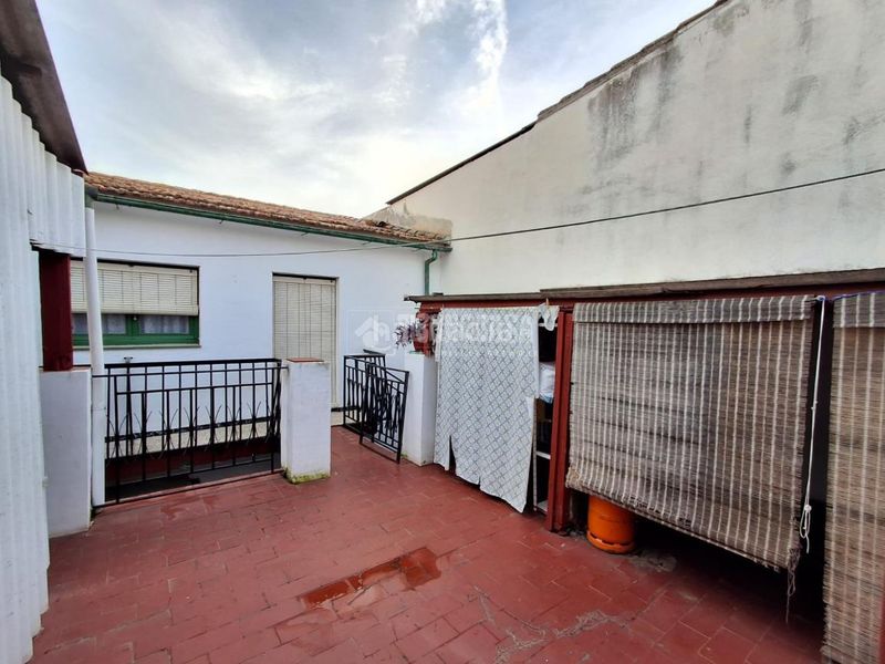 Foto b4caf400-59e9-4625-baaa-701622601586. Edificio in Carolina (La)