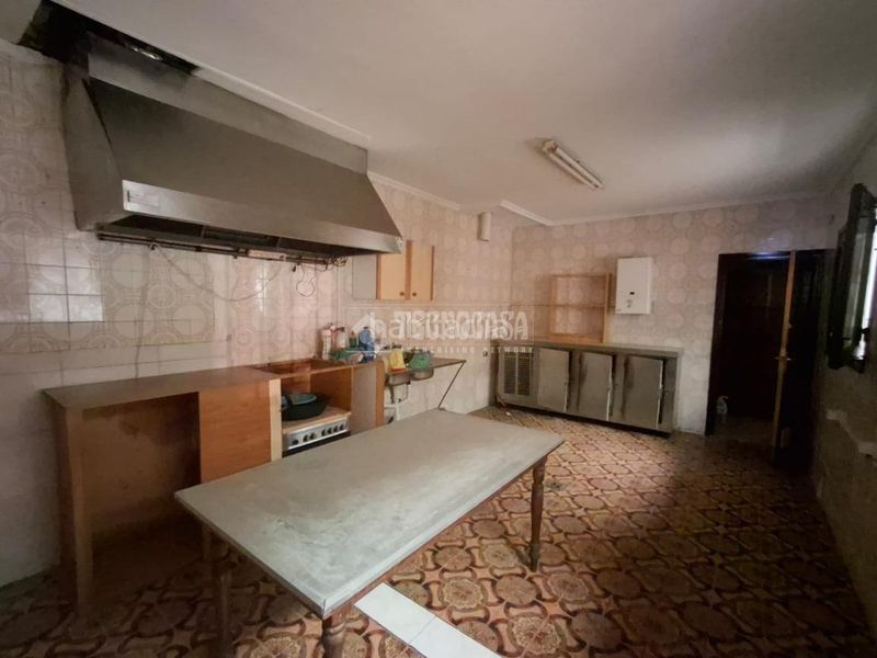 Foto d505892c-3193-49fa-b6ad-82323fe546a9. Edificio in Carolina (La)