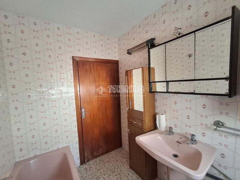 Foto fd3083e1-0a68-4939-93f5-66240896416c. Edificio in Carolina (La)