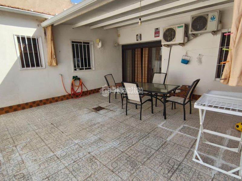 Foto 141c8c2e-c362-4b46-baaf-a86347529732. Casa aparellada a Carolina (La)