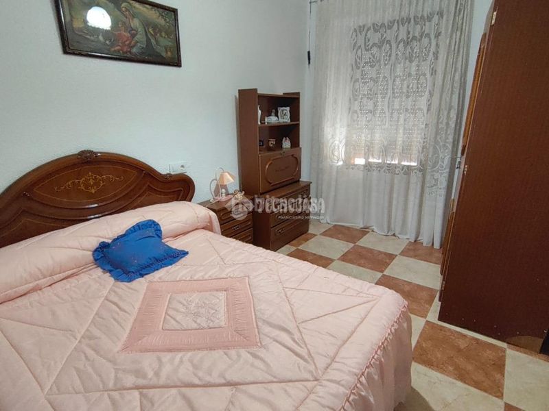 Foto 395b6cb0-b584-435f-b402-da1716176b47. Casa aparellada a Carolina (La)