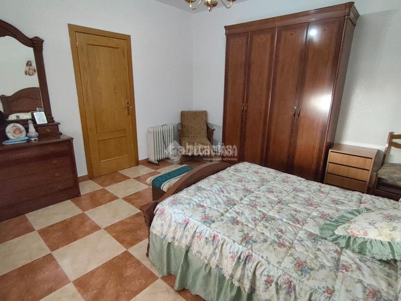 Foto 3ca81d43-9b10-442d-b1cf-0881fa0c2ebf. Casa aparellada a Carolina (La)