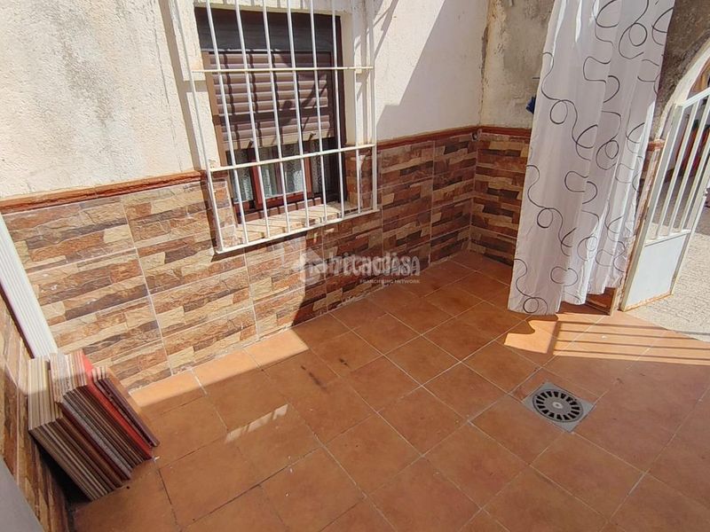 Foto 567e8798-901e-4343-b4f6-8a2641c1f5ab. Casa aparellada a Carolina (La)