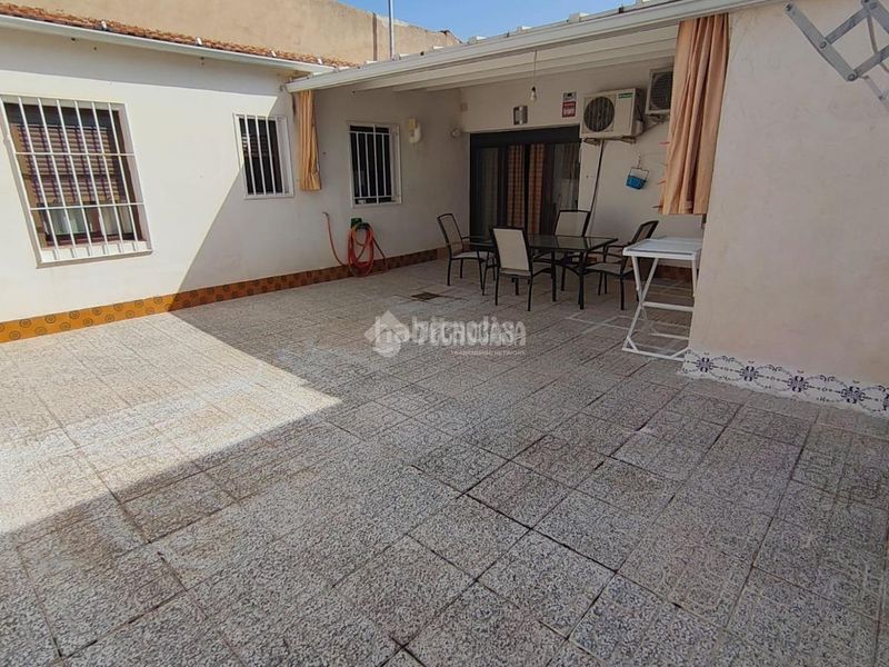 Foto 6c0bf870-42e7-4a0d-93f6-79b019a06a9d. Casa aparellada a Carolina (La)