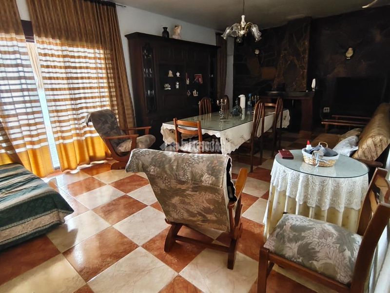 Foto 8f592cd9-e197-4994-aa9e-23b4ce409ea8. Casa aparellada a Carolina (La)