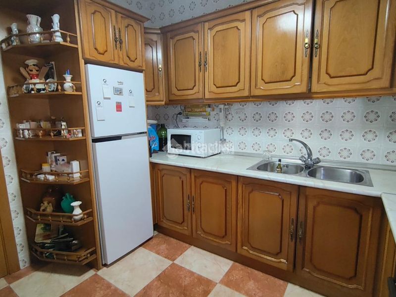 Foto d3d92382-6fa4-48ea-911e-692ab52aa108. Casa aparellada a Carolina (La)