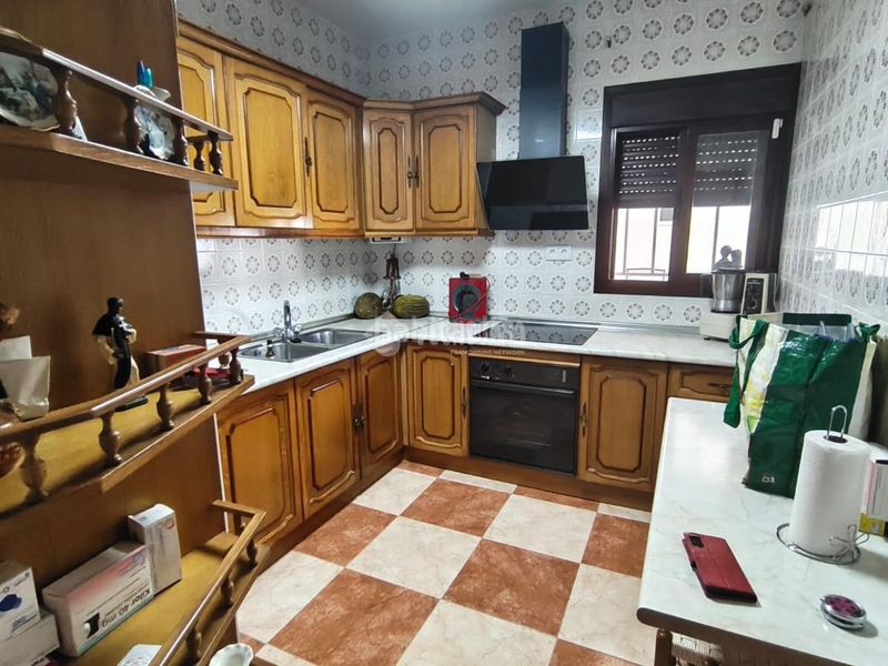 Foto d5d873fc-7034-4cc8-9eef-8d90c1a13063. Casa aparellada a Carolina (La)