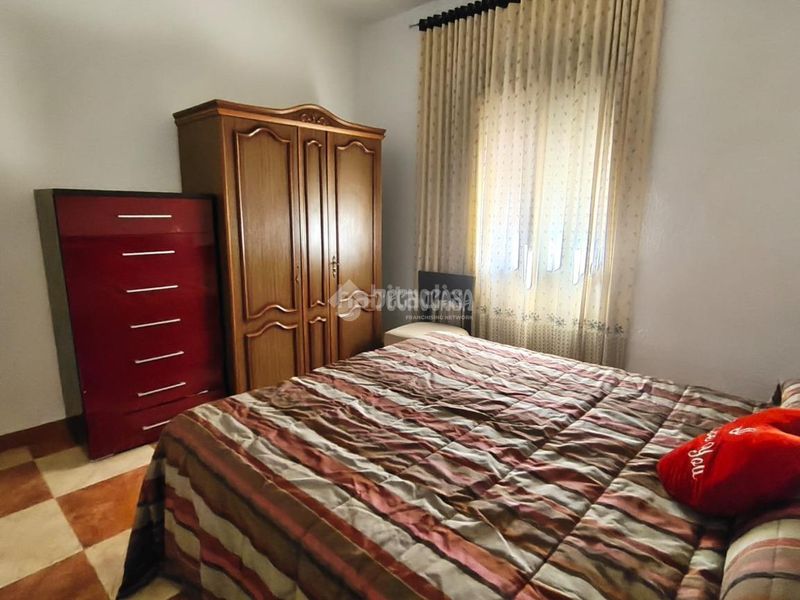 Foto f017116b-b4cb-4ab2-ba62-387bac856016. Casa aparellada a Carolina (La)