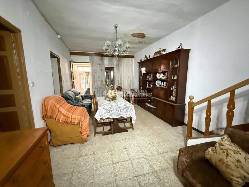 Foto b6357825-50d3-4ded-ae0a-7d97d57102a0. Casa aparellada a Carolina (La)