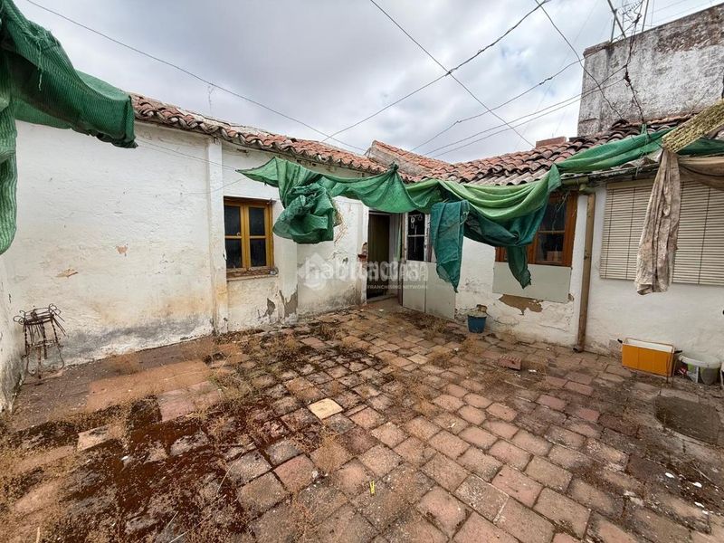 Foto d448b57f-61aa-4e57-b379-7983cecd0651. Casa aparellada a Carolina (La)