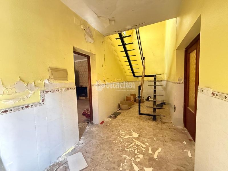 Foto acd2b524-6109-4897-986e-0d8ccb1b2659. Casa aparellada amb aparcament a Carolina (La)