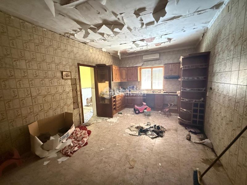 Foto aff9b008-1d2a-414b-9b3b-75ed2ac397bd. Casa aparellada amb aparcament a Carolina (La)