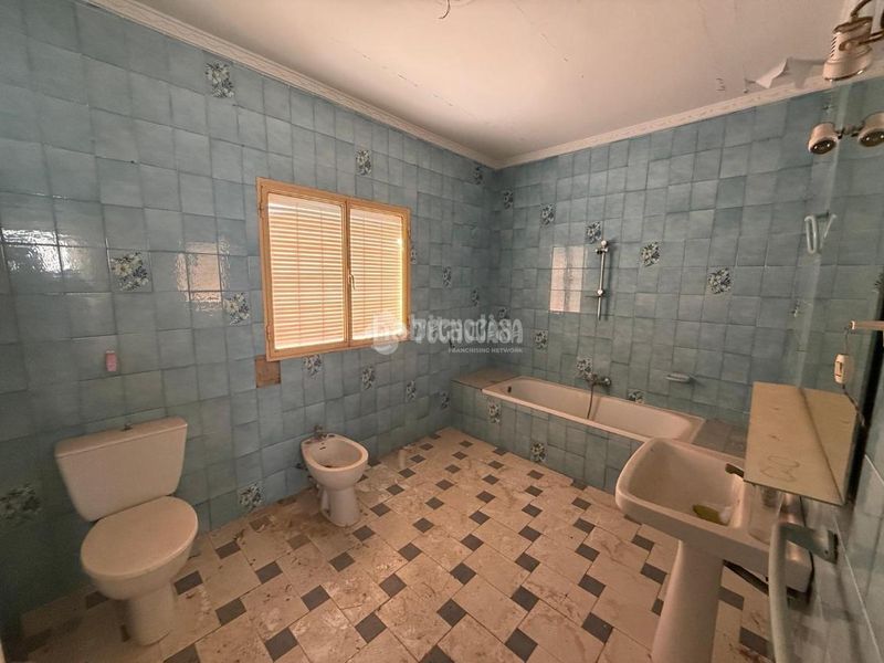 Foto f7b02da6-5320-46a9-9bb7-0d7cb7cc5187. Casa aparellada amb aparcament a Carolina (La)