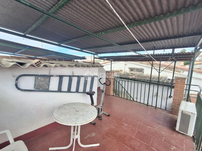 Foto 5a0eb9fc-f286-4e11-b4df-ea29937162a6. Casa aparellada a Carolina (La)