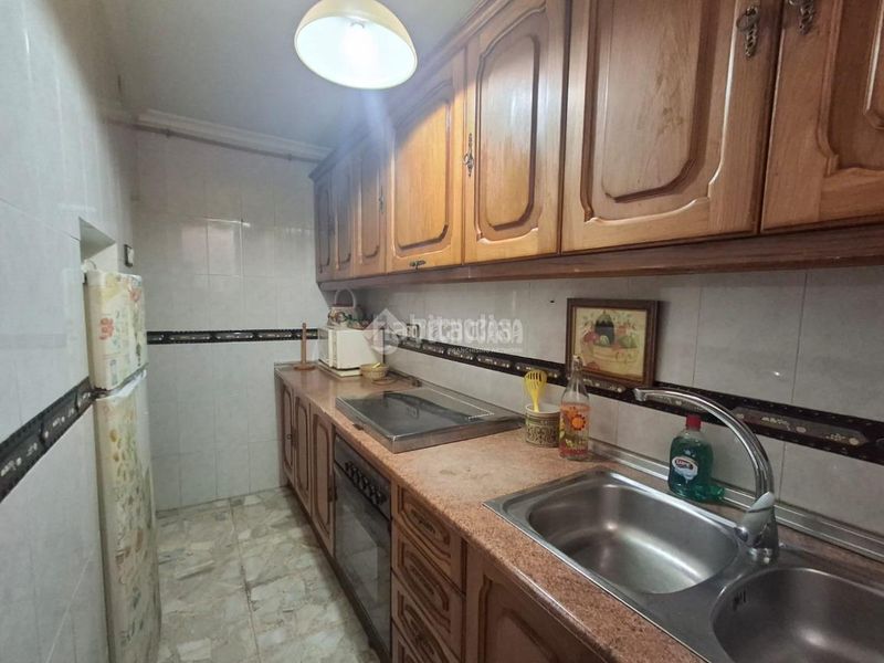 Foto 8253fe8c-35b0-4311-94ef-3c65821a243e. Casa aparellada a Carolina (La)