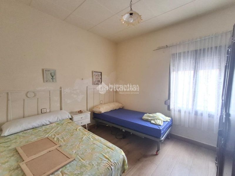 Foto bad6e4a8-e466-4a2c-8640-6eab6a19b562. Casa aparellada a Carolina (La)