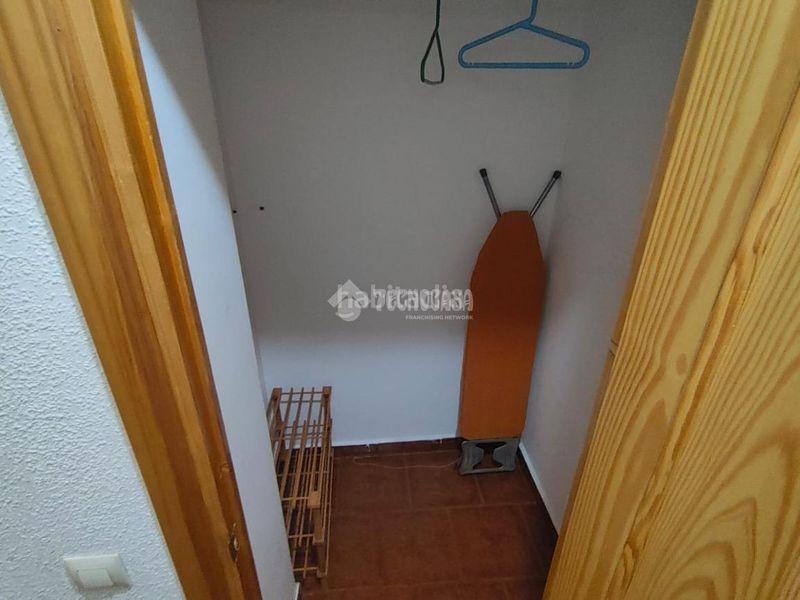 Foto 8f91a9fb-bdd8-43a6-b400-3f167c9c0268. Casa aparellada a Santa Elena