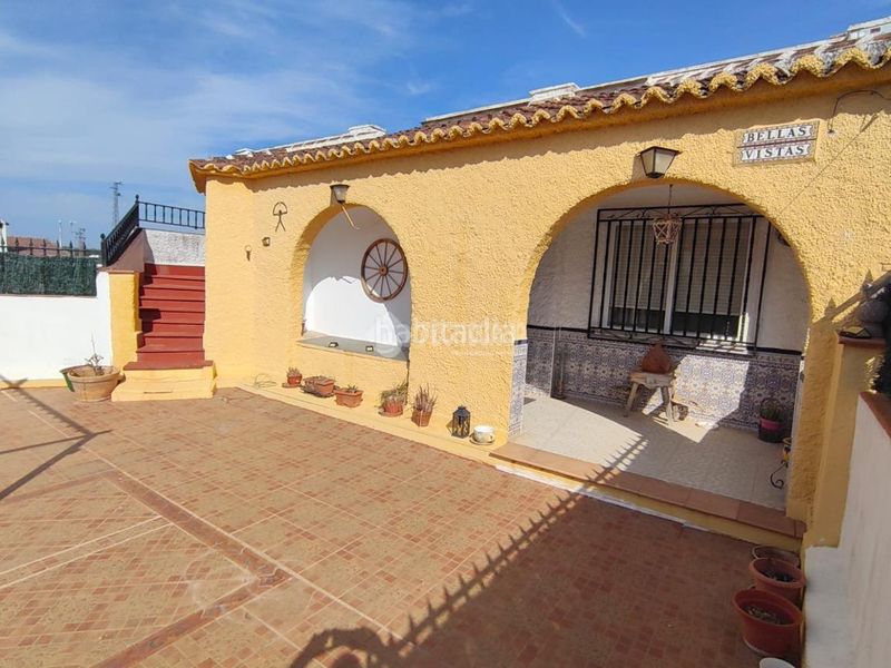 Foto 9f844982-d642-4022-b5cc-9e7ba517c9f3. Casa aparellada a Santa Elena