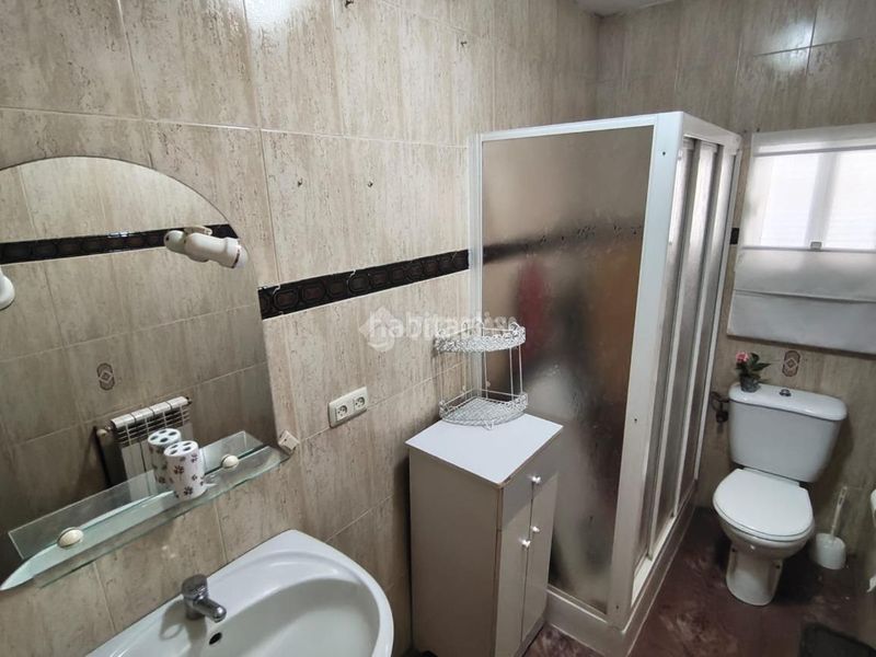 Foto a0e23992-8de6-4319-a259-4d8dcd203009. Casa aparellada a Santa Elena