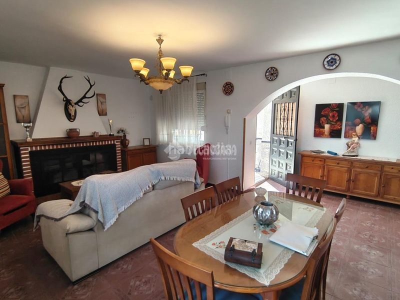 Foto a87d96c9-d93e-4e73-8bf0-b82a301c0c9d. Casa aparellada a Santa Elena