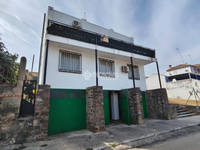 Foto bdc70792-6e72-4740-8527-9ef13e5fb39d. Casa aparellada a Santa Elena