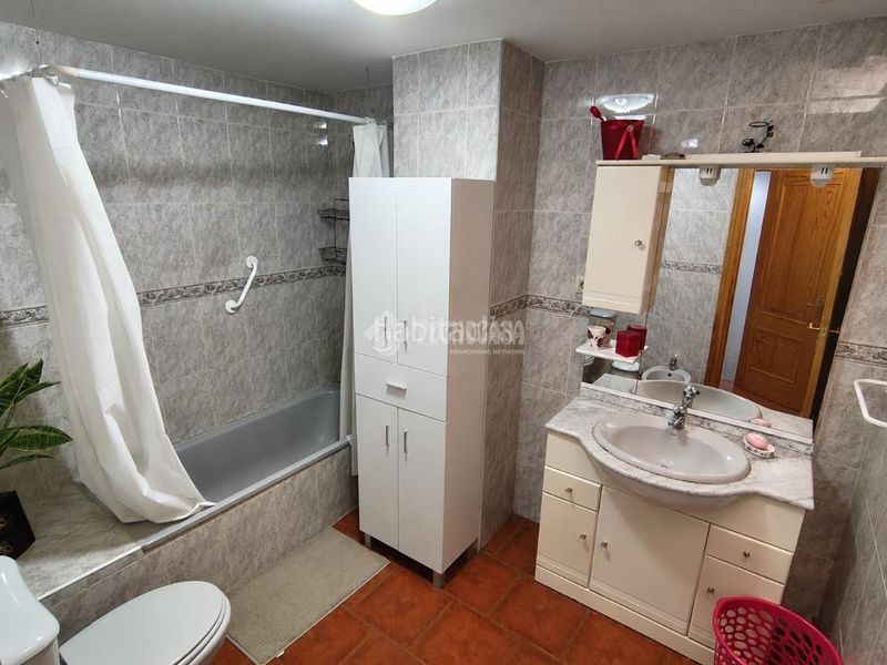 Foto cedeee8d-90f5-4b0c-bada-022bfdd8017e. Casa aparellada a Santa Elena