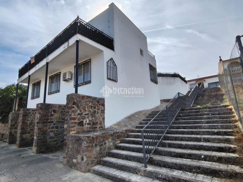 Foto d371041b-16cf-4c3e-bada-6f354047097f. Casa aparellada a Santa Elena