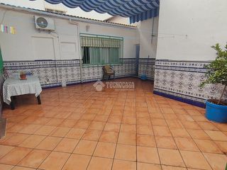 Casa aparellada a Carolina (La). Casa en venta en la carolina
