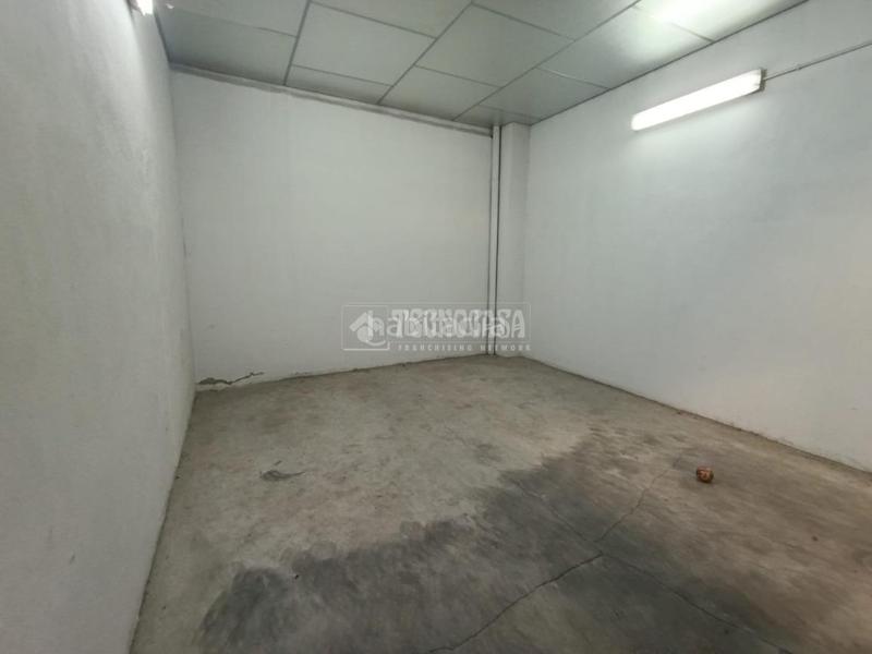 Foto add30a5b-b1cd-4426-b0c2-576c65bc6338. Aparcament cotxe a Carolina (La)