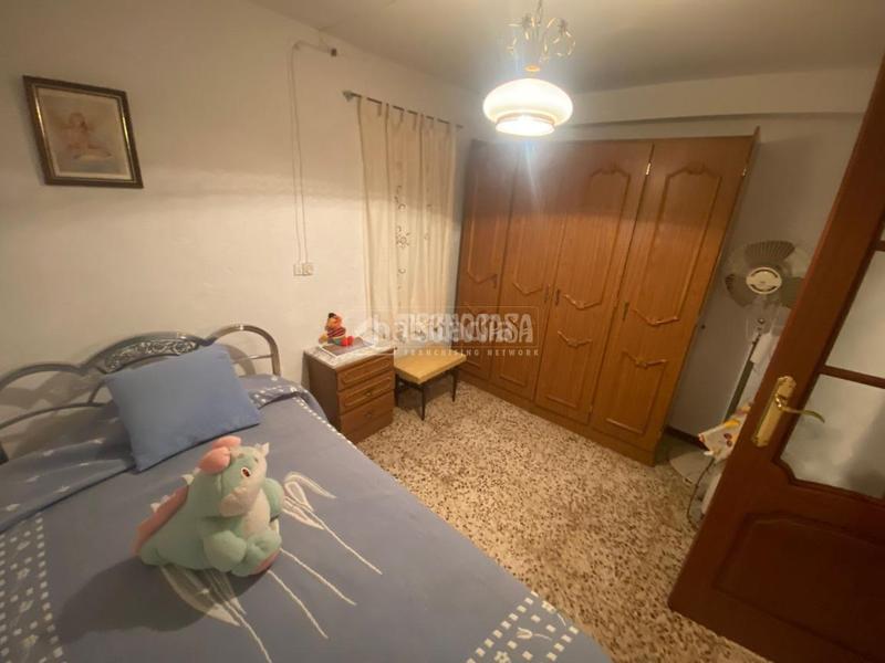 Foto 4263a446-c1ac-447e-b75f-f293b1ab1cc2. Casa aparellada a Vilches